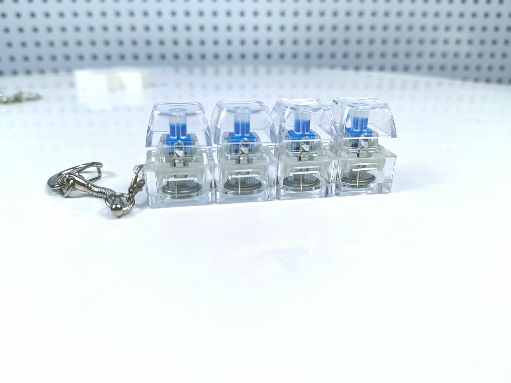 4Keys Mechanical Keyboard Electronic Luminous Transparent Crystal Height Pressure Reduction Finger Button Anti Stress Keycap Toy Schoolbag Pendant Keychain Decompression Clicker Gadget Gift - Image 6