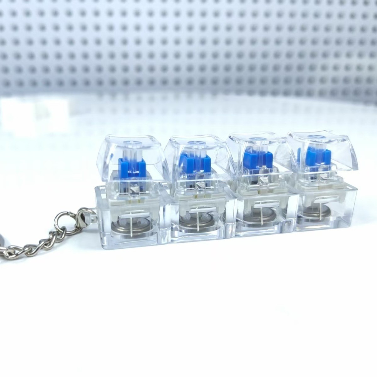 4Keys Mechanical Keyboard Electronic Luminous Transparent Crystal Height Pressure Reduction Finger Button Anti Stress Keycap Toy Schoolbag Pendant Keychain Decompression Clicker Gadget Gift - Image 3